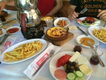 Sınırsız serpme köy kahvaltısı